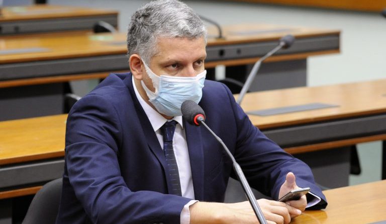 Dr. Frederico: acesso à cultura deve ser garantido aos idosos Fonte: Agência Câmara de Notícias