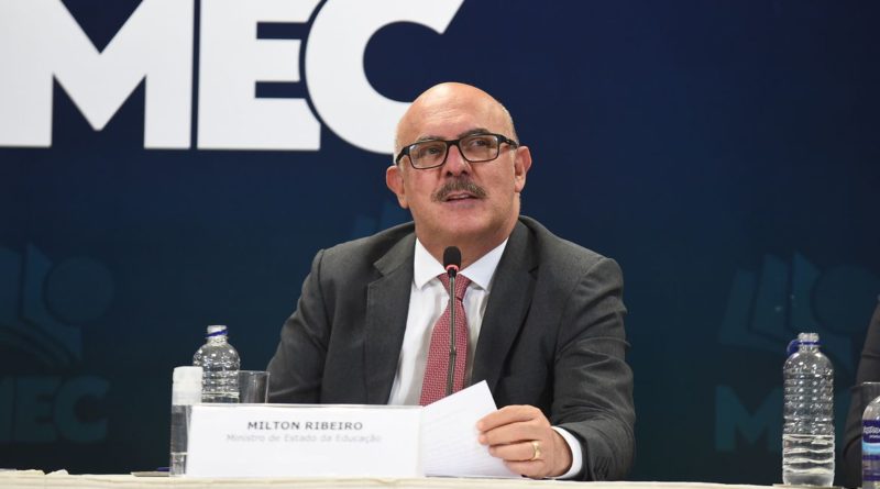 MEC lança programa para incentivar participação de famílias em escolas