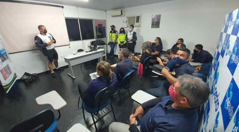 A palestra foi liderada pelo comandante do Ciclopatrulha, capitão PM Roberto Vieira