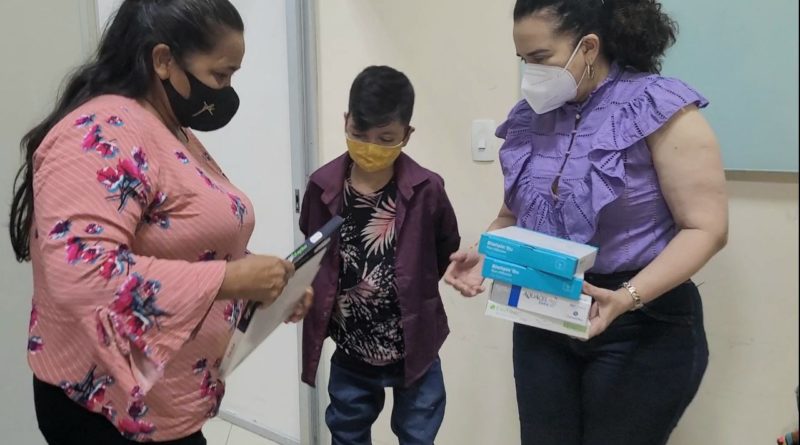 Governo do Amazonas garante tratamento a adolescente com doença rara na pele