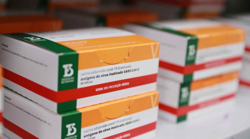 Governo do Amazonas recebe 108 mil doses de vacina contra a Covid-19