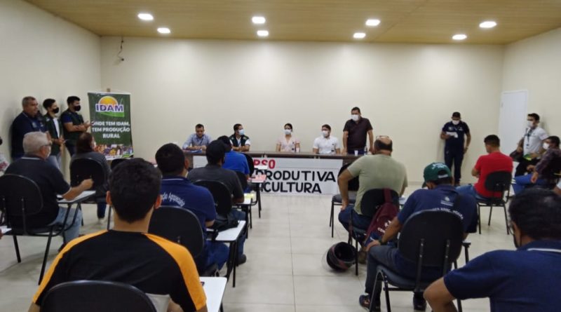 Idam fortalece a cadeia produtiva da avicultura de Manacapuru com curso de capacitação
