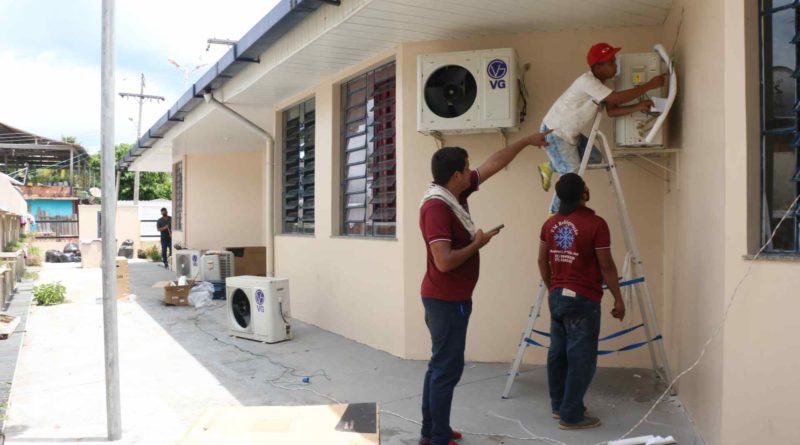 Secretaria de Educação entrega 100 aparelhos de ar-condicionado para escolas estaduais de Tefé