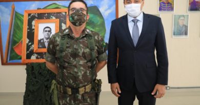 Wilson Lima agradece apoio do Exército no enfrentamento da pandemia de Covid-19, durante troca de comando do CMA