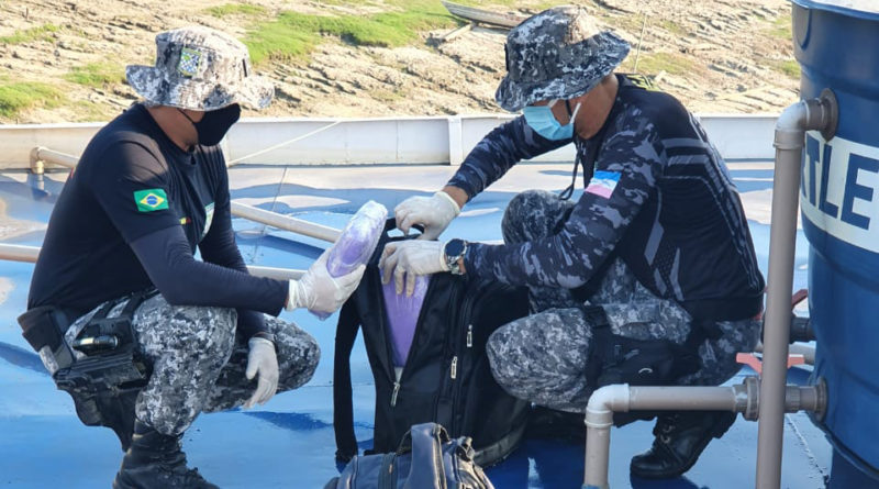 Base Arpão apreende mais de 40 quilos de entorpecente em caixa d’água de barco