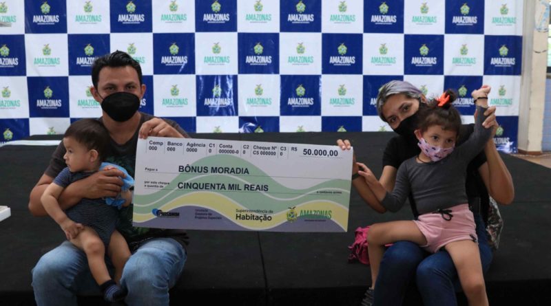 ‘Estamos vendo um sonho realizado’, afirma beneficiada com bônus-moradia do Prosamim do Igarapé do 40