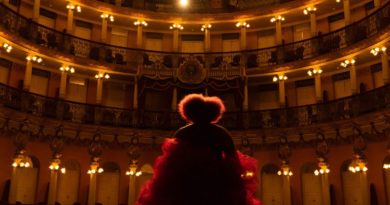 Ateliê 23 lança ‘A Bela é Poc’ no Teatro Amazonas