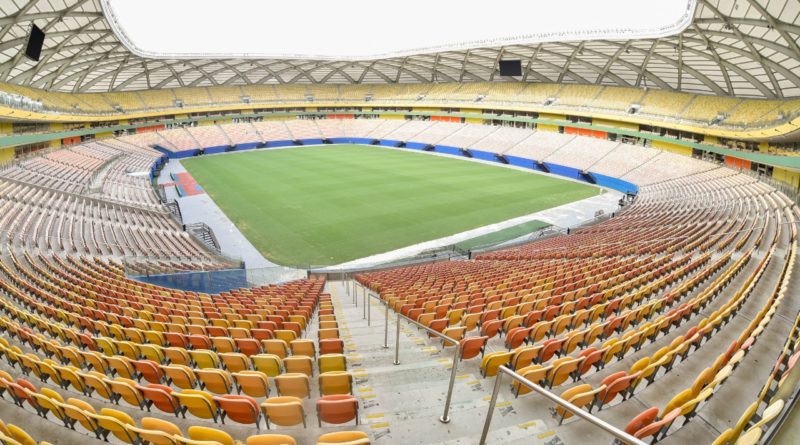 Gramado da Arena da Amazônia recebe ajustes finais para Brasil x Uruguai