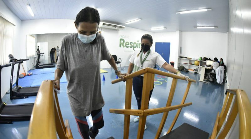 Atendida pelo projeto RespirAR, paciente recupera mobilidade perdida após Covid-19