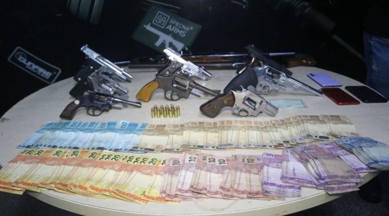 Operação integrada resulta na prisão de casal e apreensão de dez armas de fogo