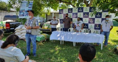 Governo do Estado leva suplemento alimentar animal a pecuaristas de Itacoatiara atingidos pela última enchente
