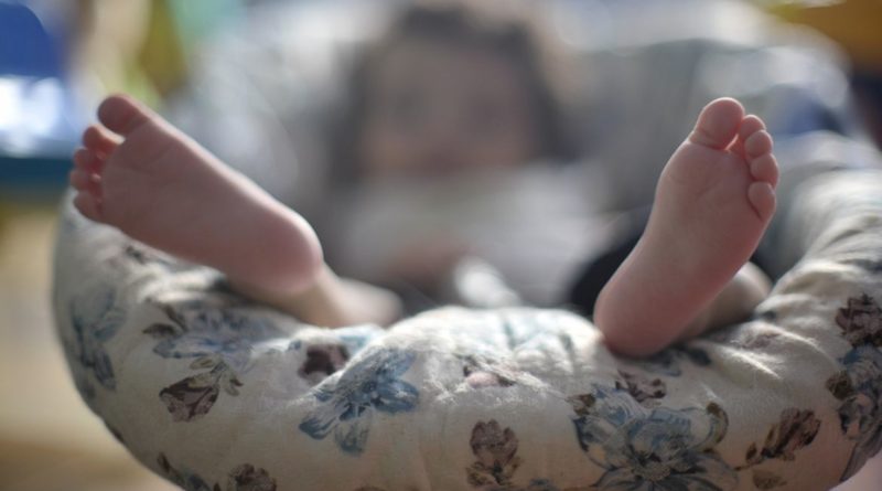 Pandemia teve impactos diretos para bebês e crianças, diz estudo
