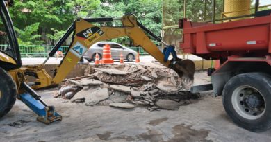 Estacionamento irregular debaixo de viaduto tem demolição administrativa da Prefeitura de Manaus