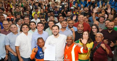 Renato Junior sanciona reajuste salarial e amplia auxílio para mais de 35 mil servidores municipais Renato Junior sanciona reajuste salarial e amplia auxílio para mais de 35 mil servidores municipais