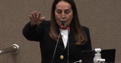 TSE mantém Glória Carratte no mandato de vereadora em Manaus