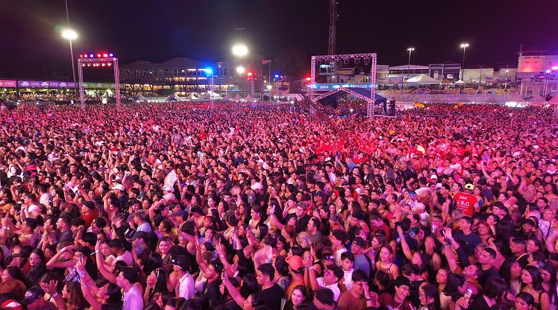 Terceira noite do #SouManaus reúne multidões em todos os palcos