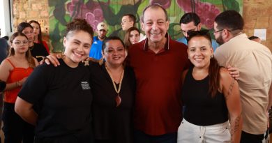 Omar propõe crédito e fomento para fortalecer cultura no Amazonas Omar propõe crédito e fomento para fortalecer cultura no Amazonas