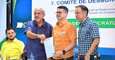 David assina compromisso com lojistas e propõe menos burocracia