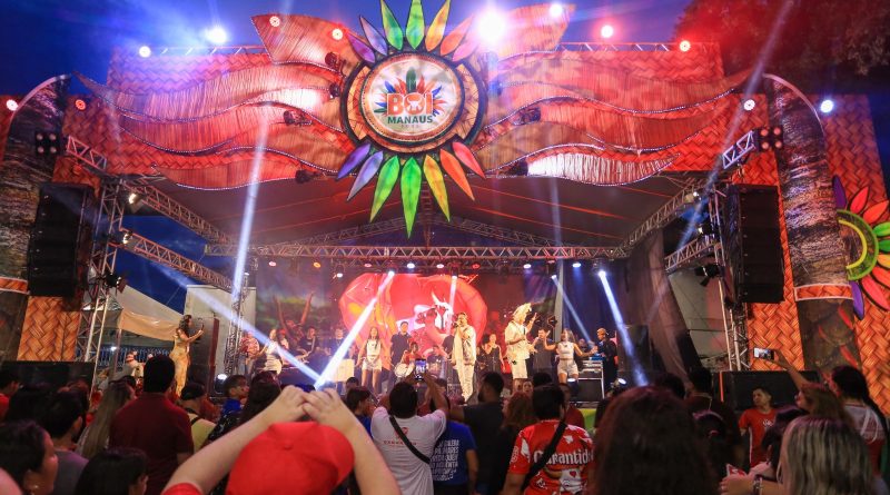 Feirinha do Boi abre oito dias de festa no sambódromo de Manaus